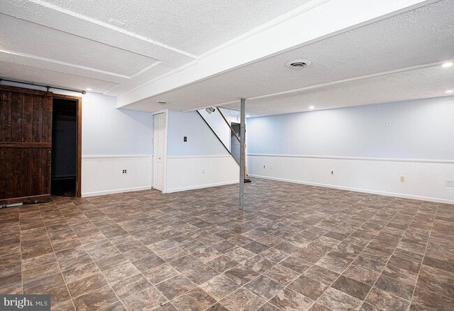 Building Photo - 703 E Broadway