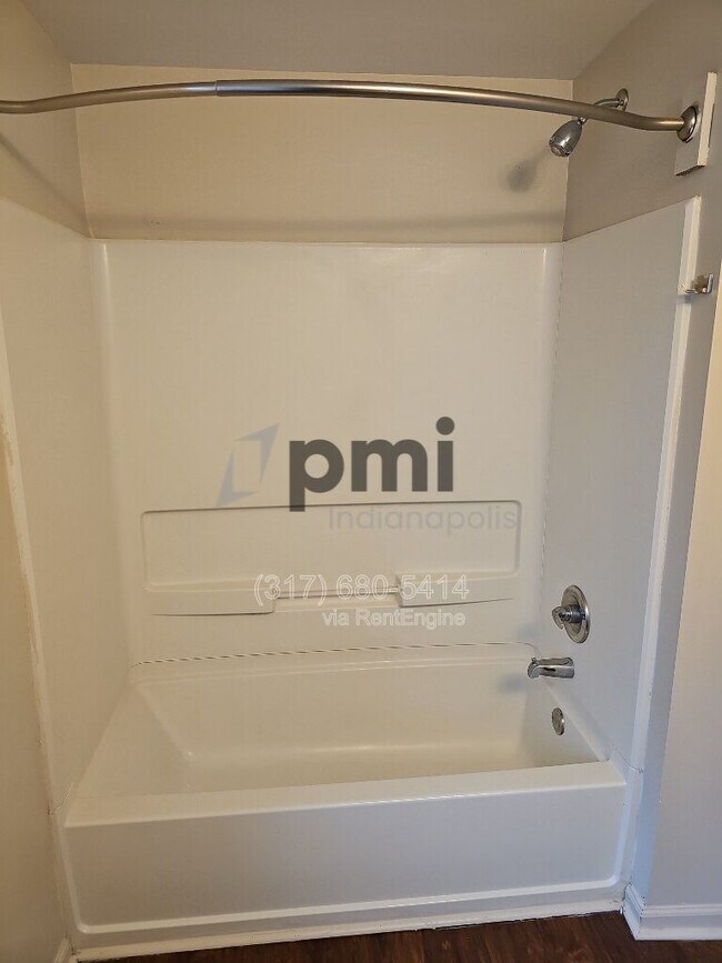 Building Photo - 1 W 28th St