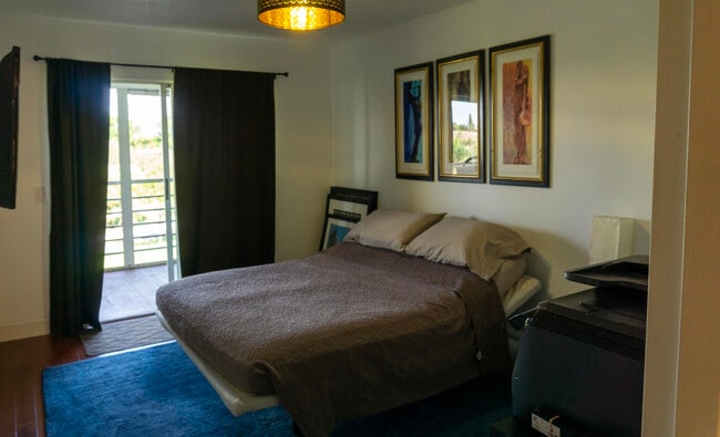 Building Photo - 4016 Lincoln A