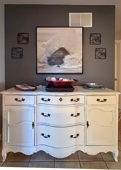 Kitchen bureau - 278 Harrison St