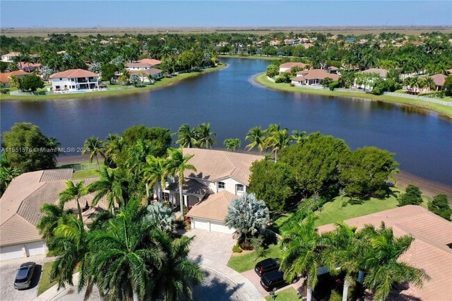 Building Photo - 926 Marina Dr