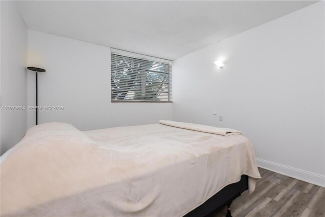 Building Photo - 8889 Fontainebleau Blvd