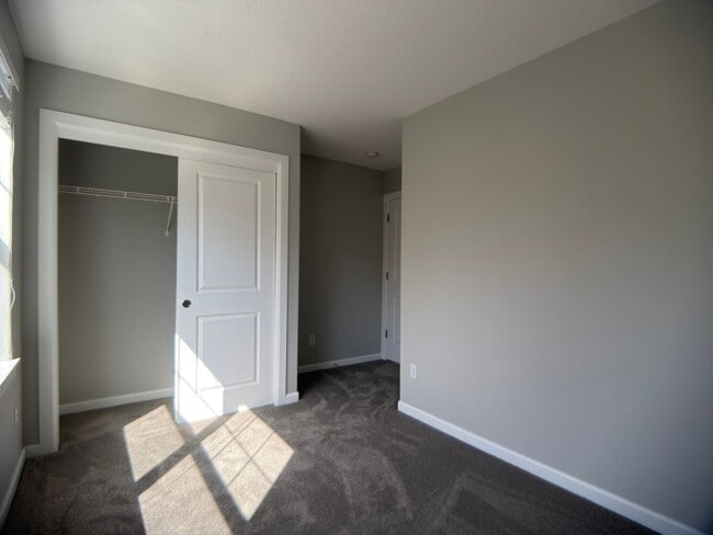 Building Photo - 3608 NE 42nd St