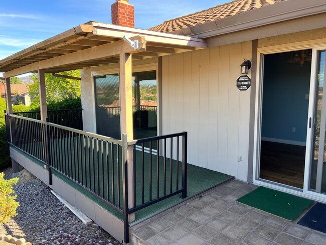 Building Photo - Oaks North Townhome with Views