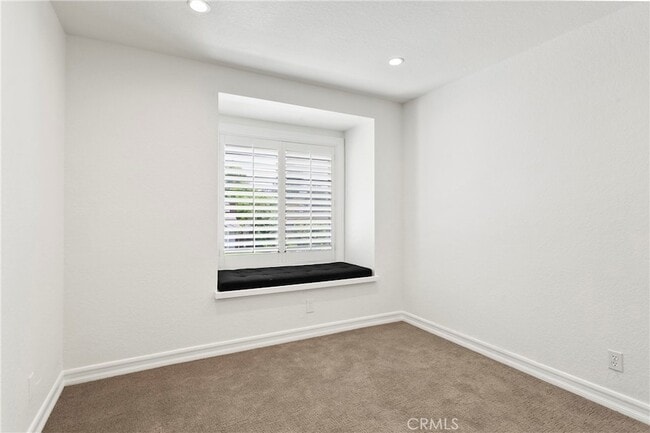 Building Photo - 28501 El Sur