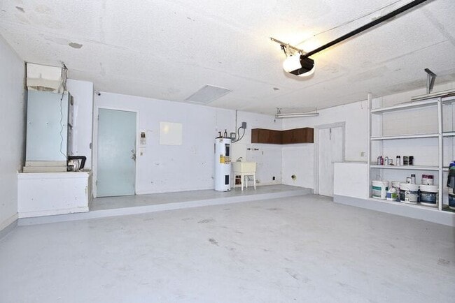 Building Photo - Gorgeous 4/2 Pool Home with a Covered Patio and a Large Fenced Backyard Located in Dr. Phillip's ...