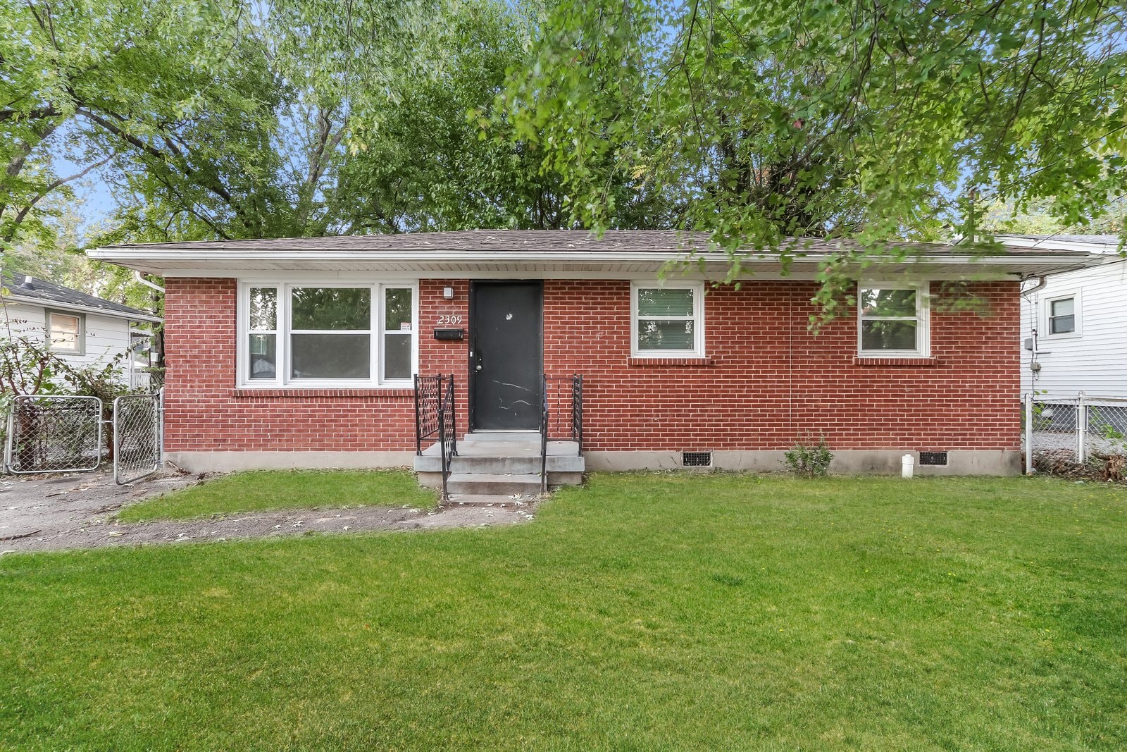 Building Photo - 2309 Dexter Ave