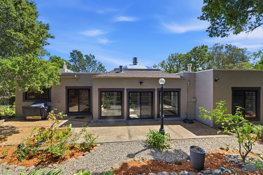 Building Photo - 158 Los Robles Dr