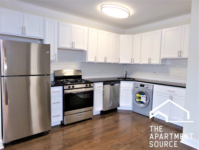 Building Photo - 918 Green Bay Rd