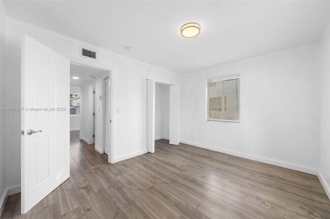 Building Photo - 842 SW 3rd St