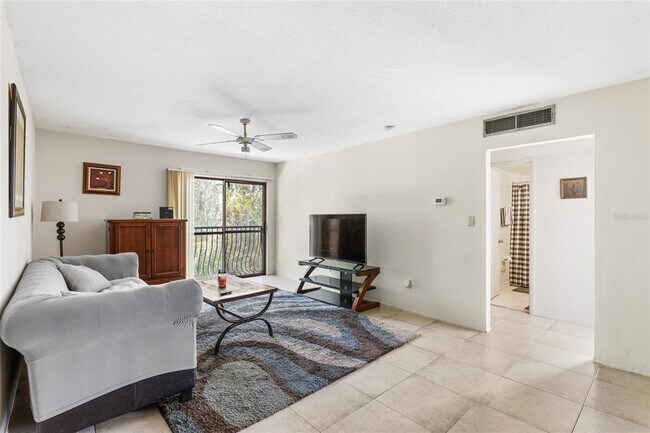 Building Photo - 1700 SW 16th Ct
