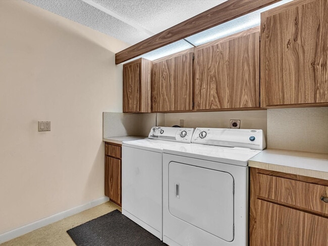 Building Photo - 6049 Balboa Cir