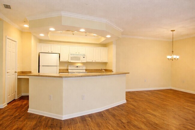 Building Photo - B13**