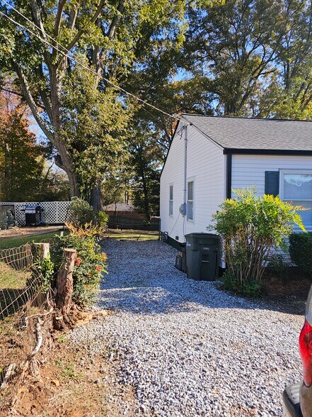 Building Photo - 1780 Crestridge Dr SE