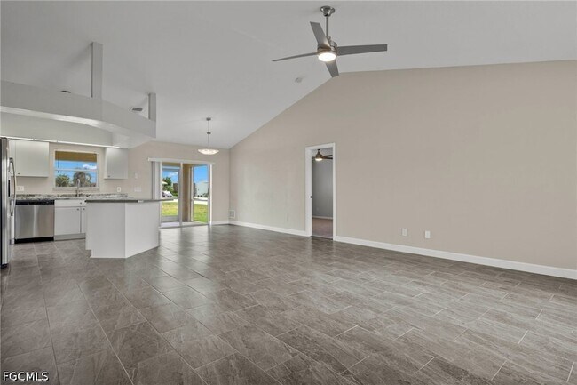 Building Photo - 3919 SW 14th Ave