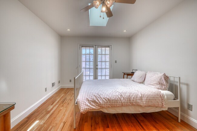 Building Photo - 634 Eislen St
