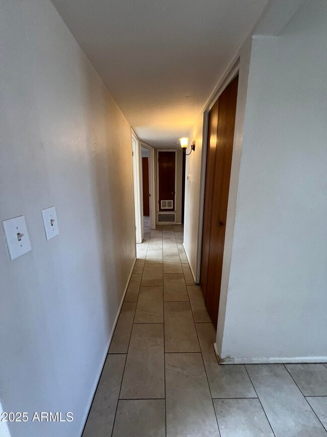 Building Photo - 125 E Papago Dr