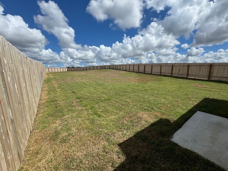 Building Photo - 1234 Lehmann Dr