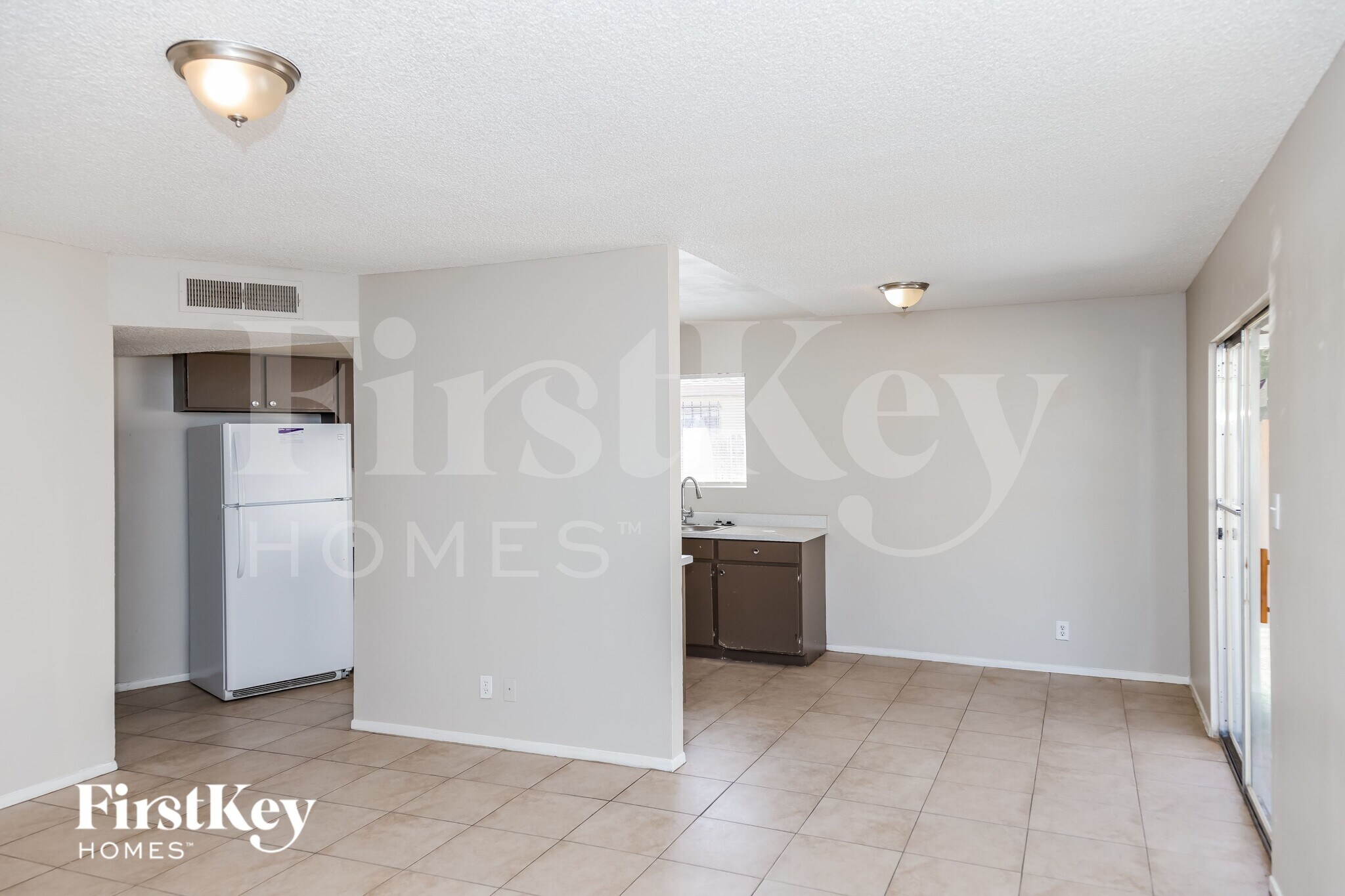 Building Photo - 5265 Saratoga Dr