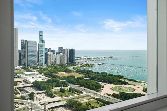 Building Photo - 813 S Michigan Ave