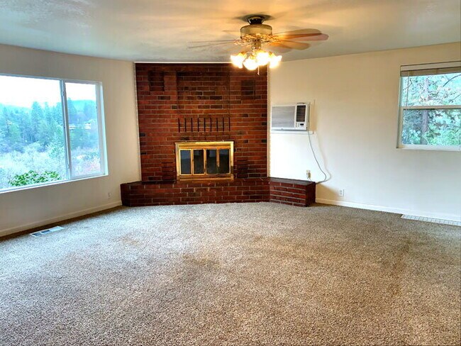Building Photo - 3-bed 2-bath home with amazing views of Placerville!