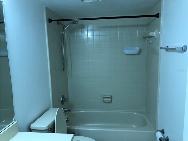 Building Photo - 1055 Kensington Park Dr
