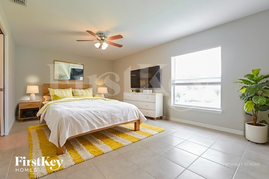 Building Photo - 11940 Helicon Ave