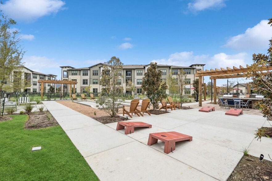 Primary Photo - Ascend at Forum