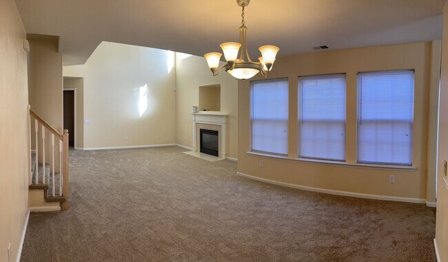 Building Photo - Lovely Lakefront Home in Virginia Beach