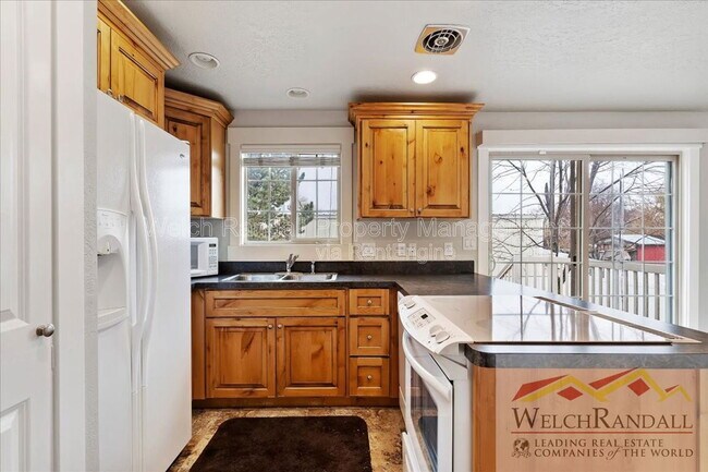 Building Photo - 1007 W 17th St