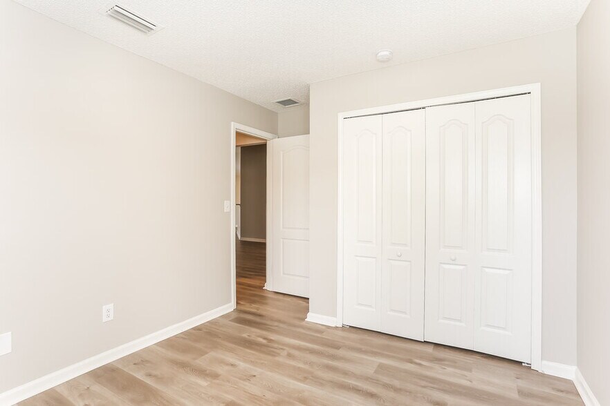 Building Photo - 1725 Saw Lake Drive