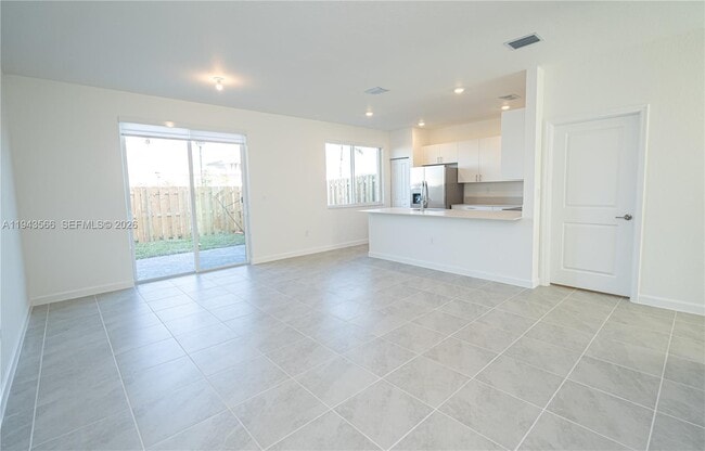 Building Photo - 1473 SE 6th Ter