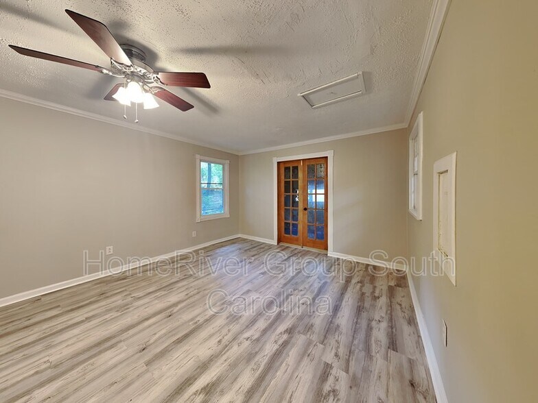 Building Photo - 2380 Spring Valley Dr