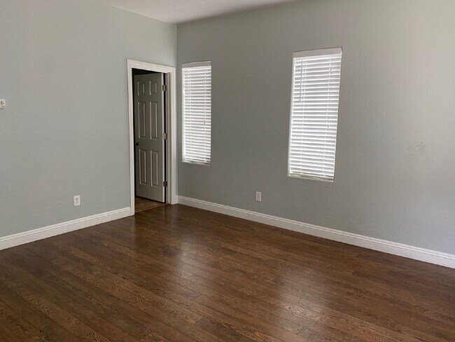Building Photo - 5-Bed Retreat with Granite Elegance & Cozy Fireplace – 3690 Sq Ft of Comfort in Las Vegas with a ...