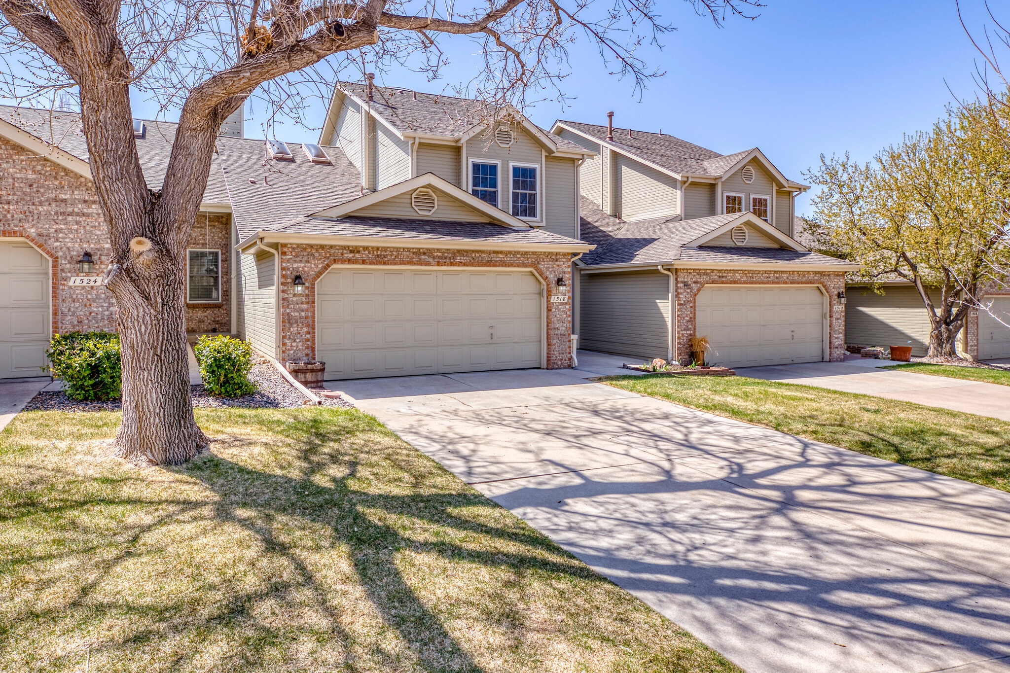 Townhome Front - 1518 E Nichols Cir