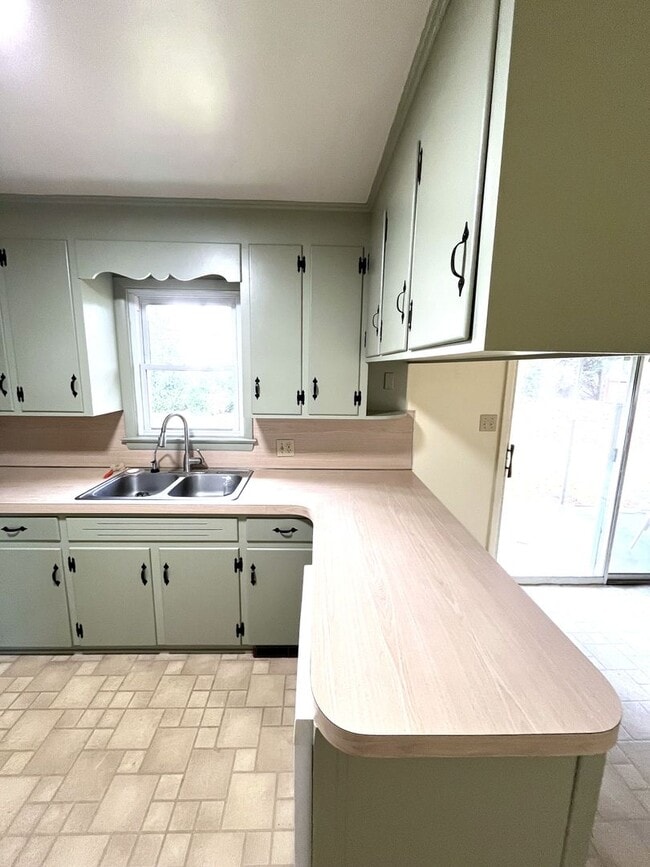 Building Photo - Beautifully Renovated Single-Family Ranch – 3 Beds, 2 Baths