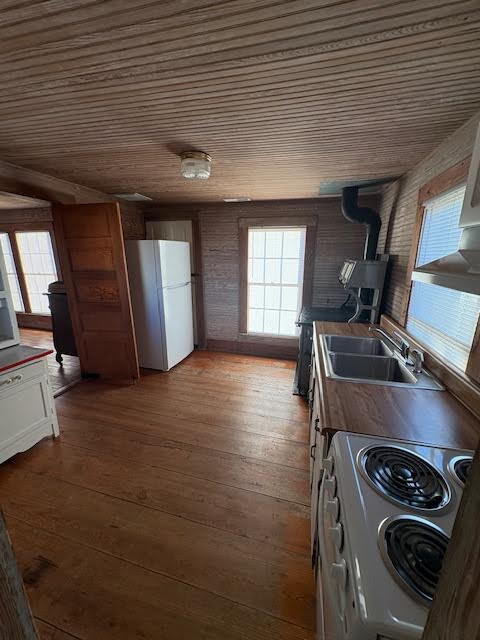 Building Photo - "Charming 1-Bedroom Greenville Retreat with Rustic Hardwood Floors!"