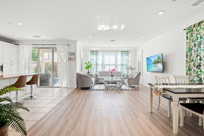 Building Photo - 110 Sugar Cane