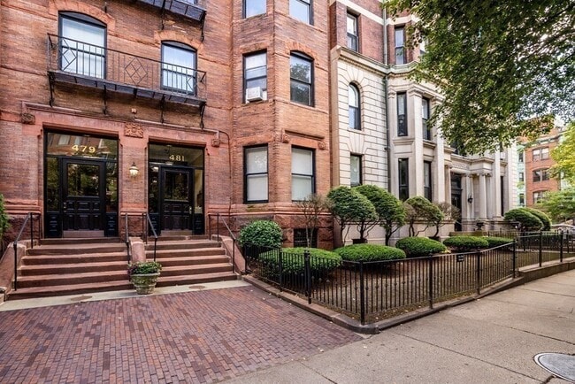 Building Photo - 481 Beacon St