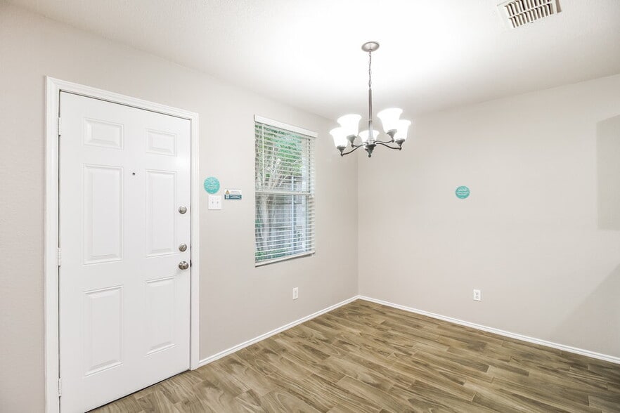 Building Photo - 2033 Shawnee Trail