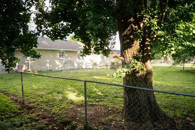 Building Photo - 517 N 3rd St