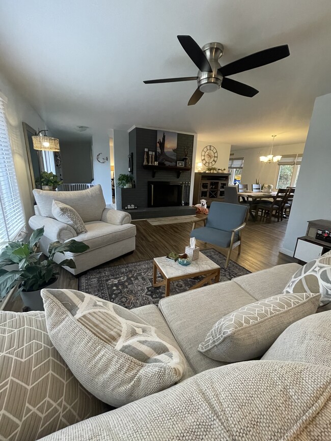 Building Photo - 4402 Bracada Dr