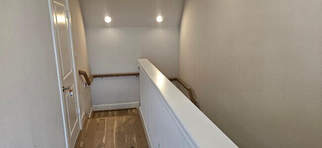 Building Photo - 712 Cage St