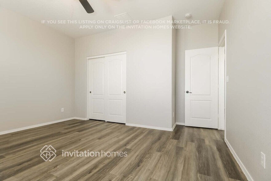 Building Photo - 17601 W Lilac St