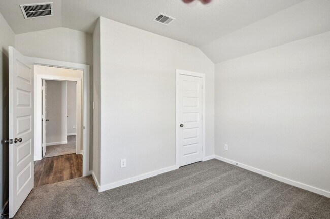 Building Photo - 6442 Sugarcane Ln