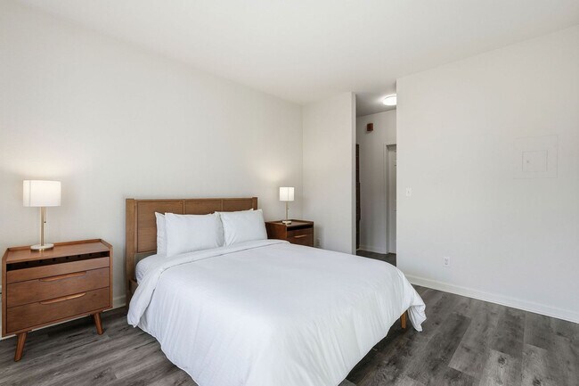 Building Photo - 2000 Post St