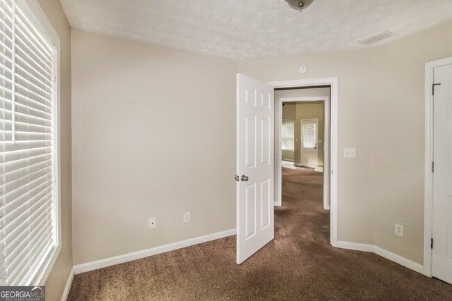 Building Photo - 30 Shenandoah Dr