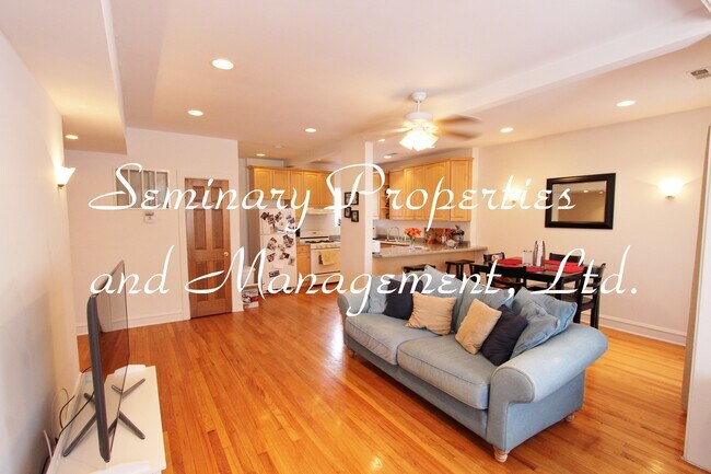 Interior Photo - 3414-18 N Bosworth