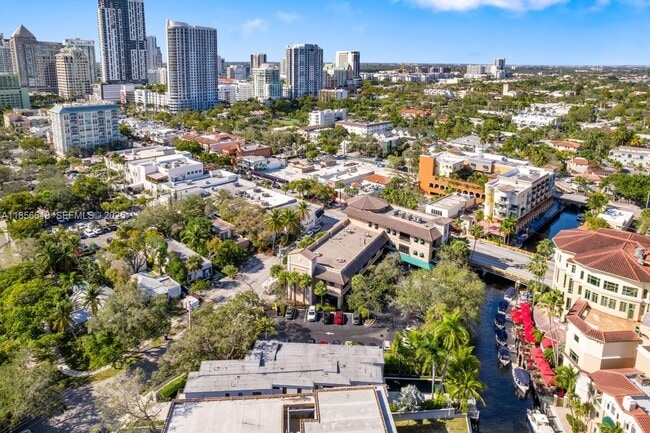 Building Photo - 310 SE 11th Ave