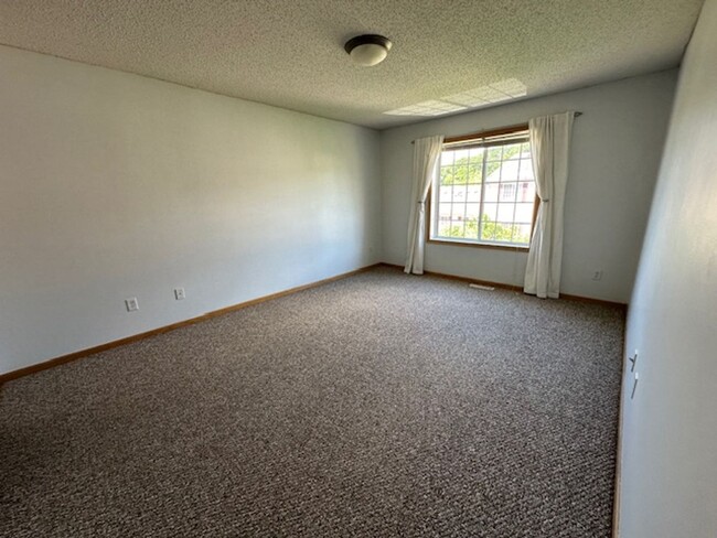 Building Photo - Spacious *2Bed*2Bath townhome Cottage Grov...